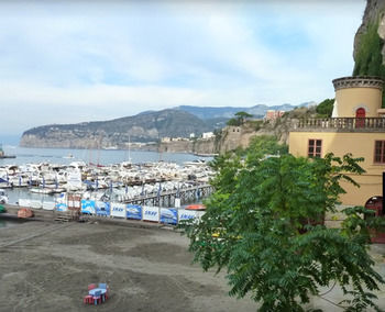 Bed and breakfast Surriento 3*